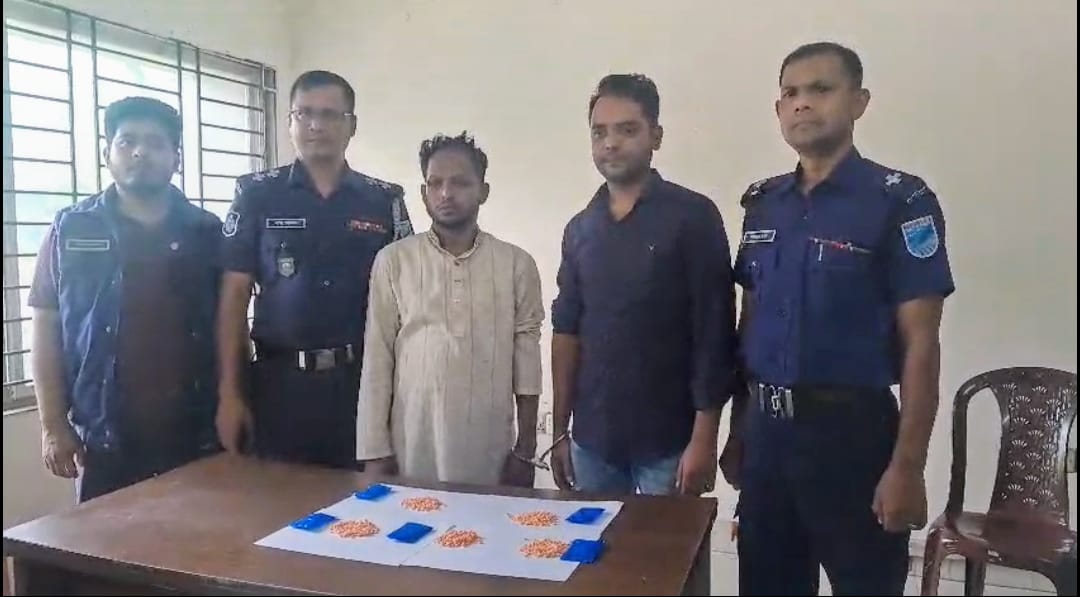 সিদ্ধিরগঞ্জে চিটাগাং রোডের পাশে ৭শ পিস ইয়াবাসহ আটক ২